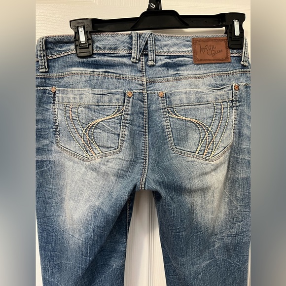Ariya Jeans - Picture 5 of 5